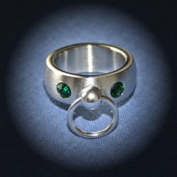 O-ring med gröna stenar